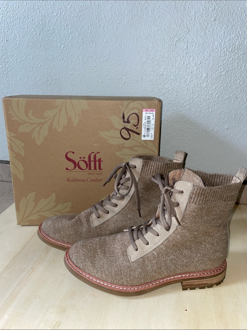 Sofft Women’s Laced up Tan Boots Sz 9.5